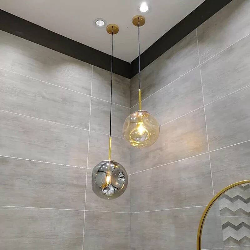 Závěsná skleněná lampa Aeris pro minimalistické stropní svítidla v moderních obytných prostorách