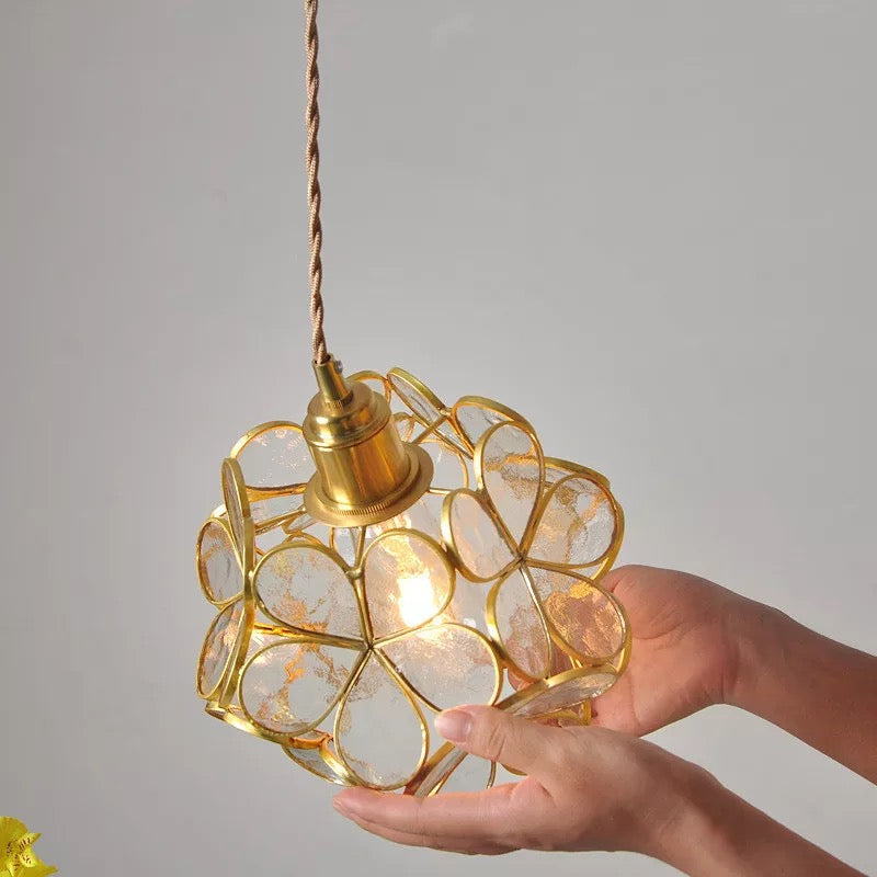 Závěsná skleněná lampa Nordic Flower od Nova Bloom pro obývací pokoje a ložnice