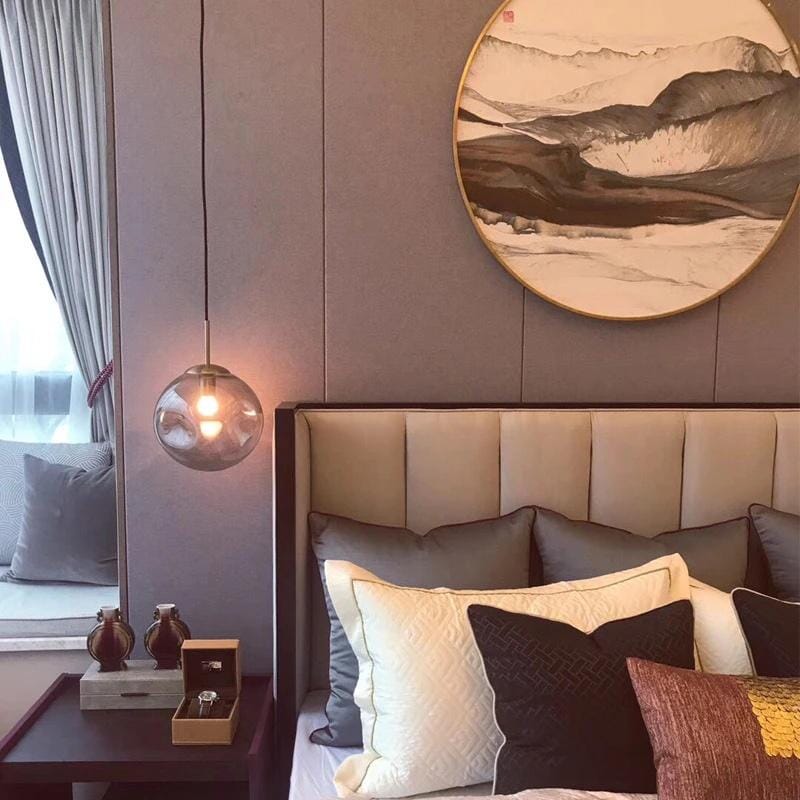 Závěsná skleněná lampa Aeris pro minimalistické stropní svítidla v moderních obytných prostorách