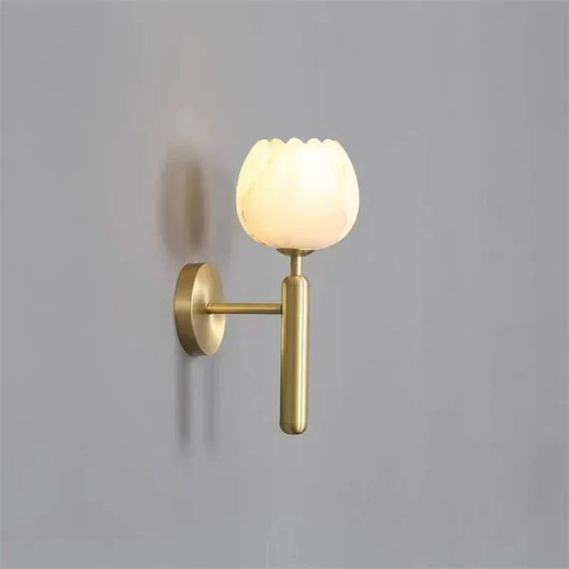 Lámpara de pared Aurelia Marble Rose con pantalla delicada en forma de rosa, lámpara de pared clásica de mármol