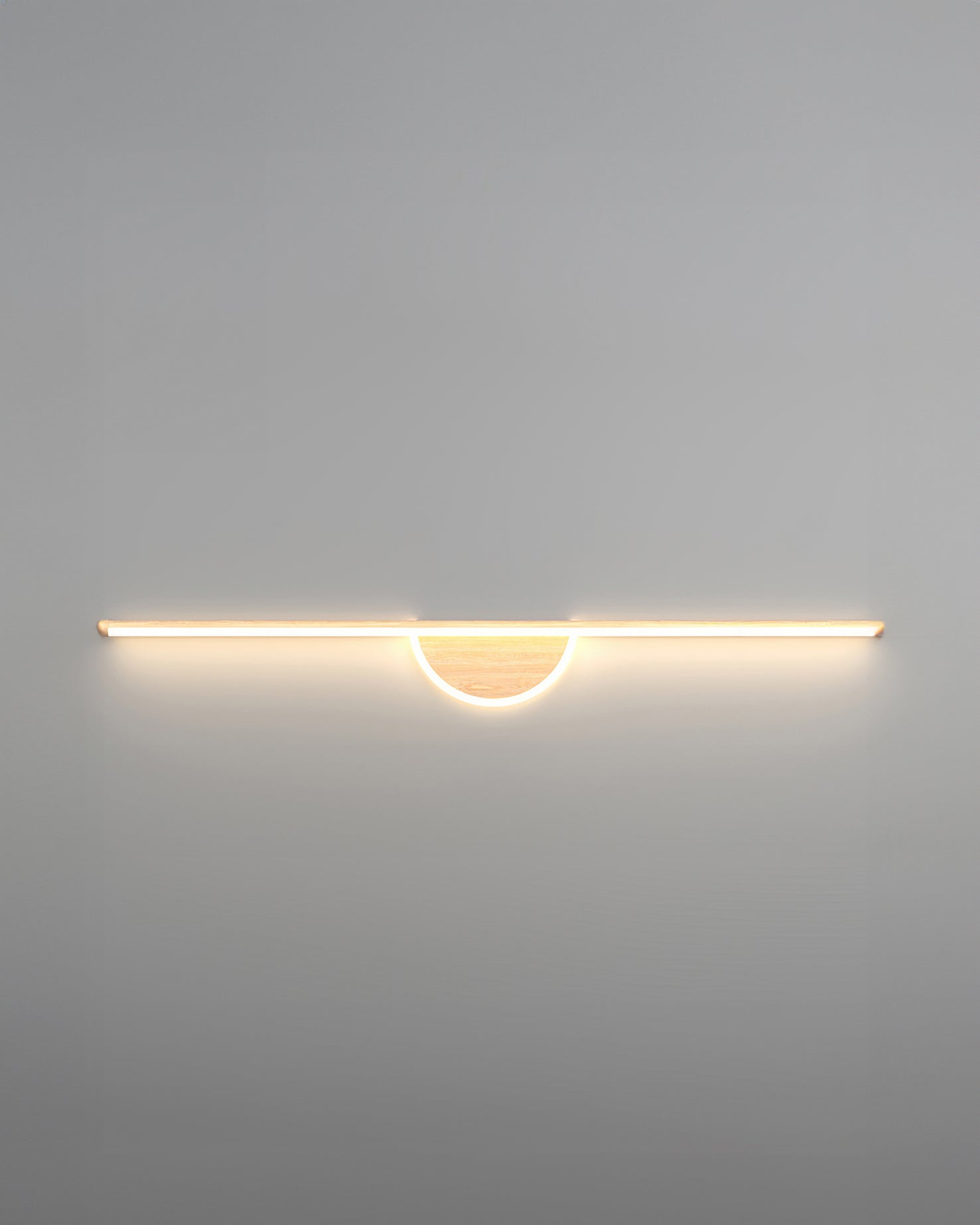 Iluminación ambiental para fondo de TV con lámpara de pared de madera Sylva Arc y resplandor suave de tubo
